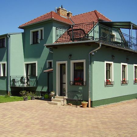 Penzion Vecerka Lednice Exterior photo