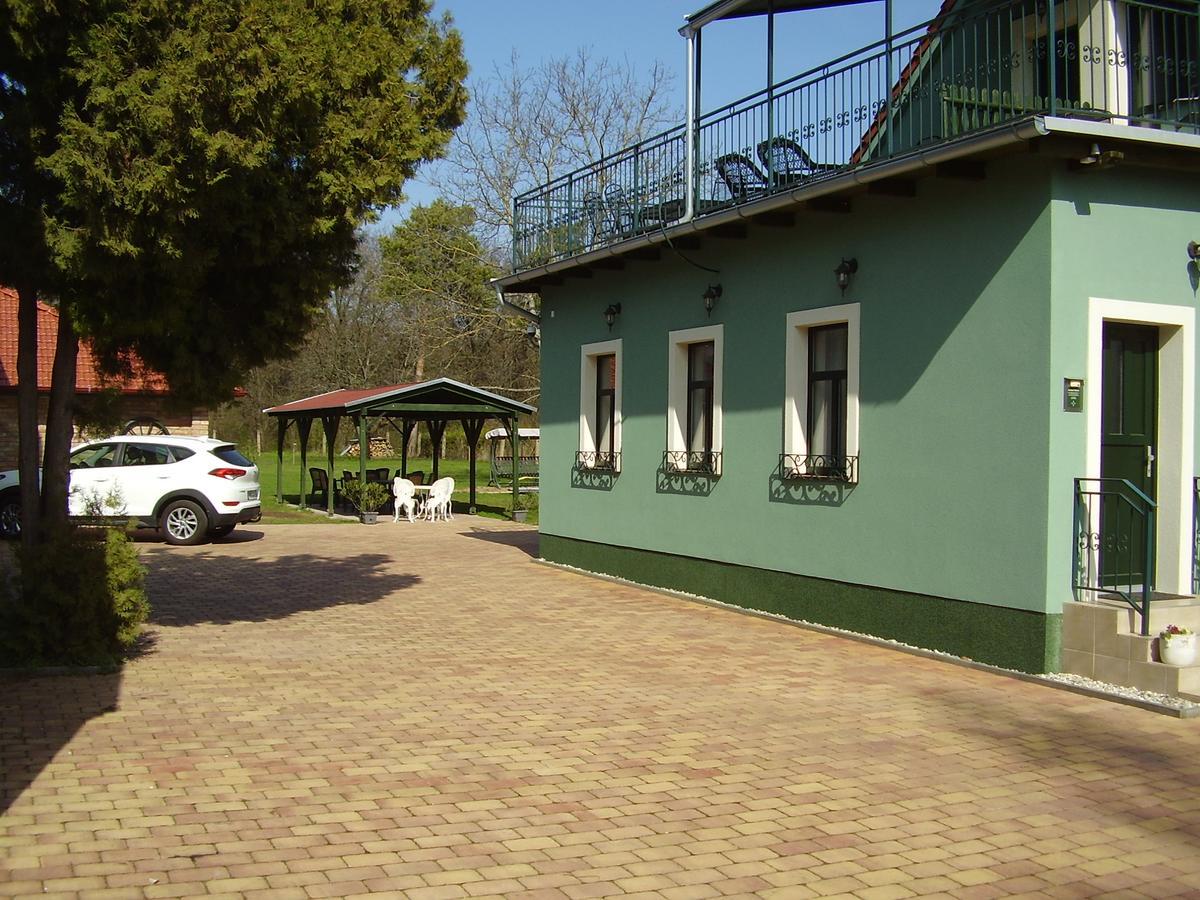 Penzion Vecerka Lednice Exterior photo
