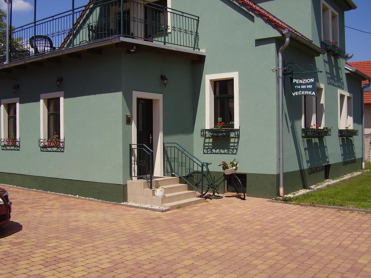 Penzion Vecerka Lednice Exterior photo